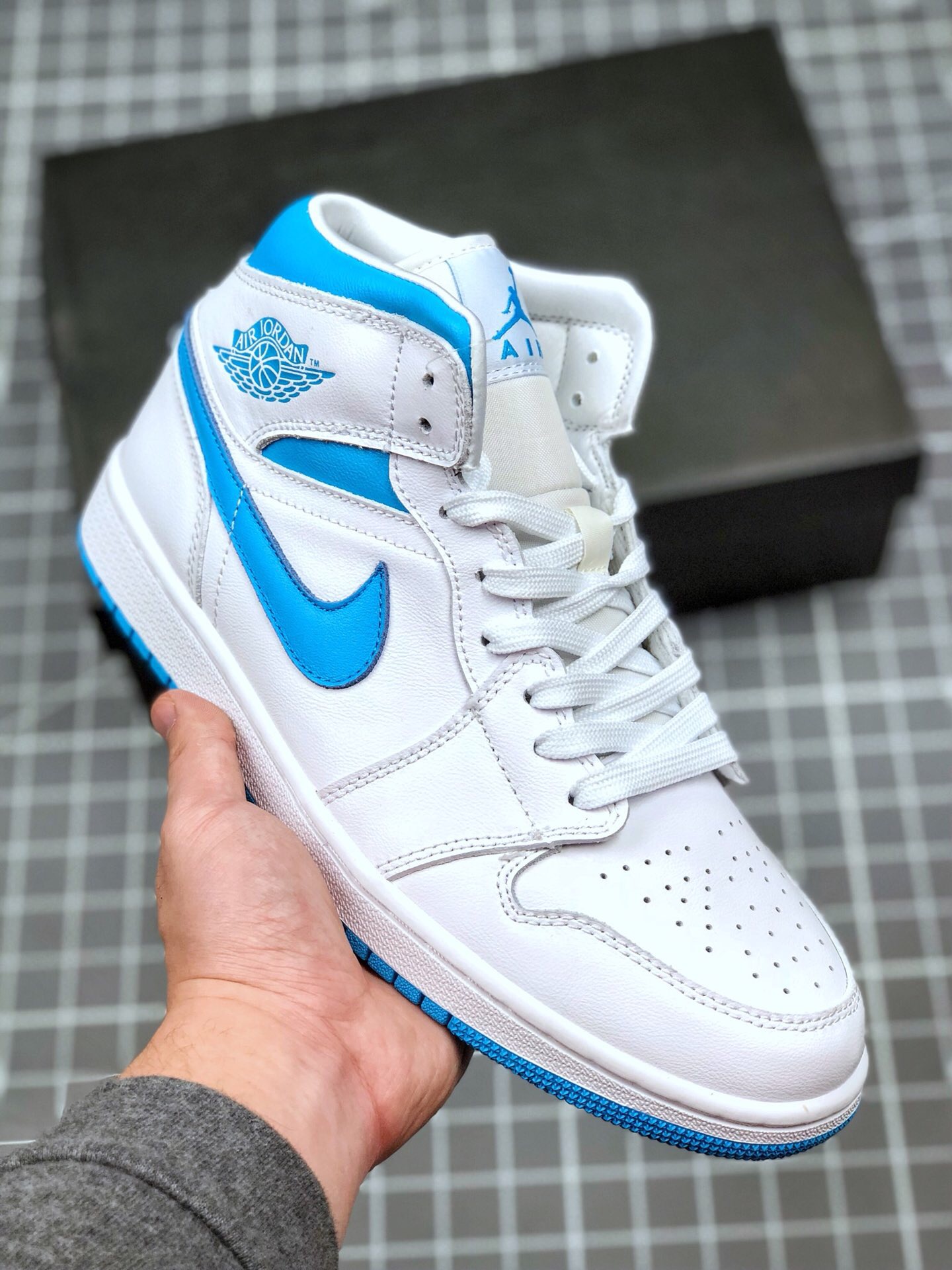 Air Jordan 1 Mid “UNC” White/Light Blue BQ6472114 On Sale Sneaker Hello