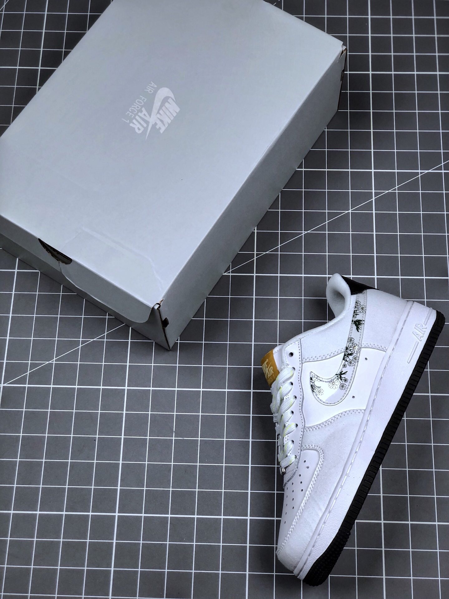Nike Air Force 1 Daisy Pack CW5859-100 For Sale – Sneaker Hello