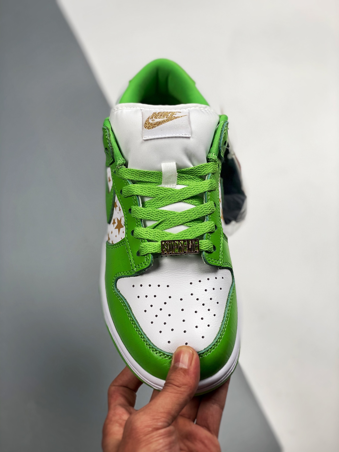 Supreme x Nike SB Dunk Low “Green Stars” DH3228-101 For Sale – Sneaker ...