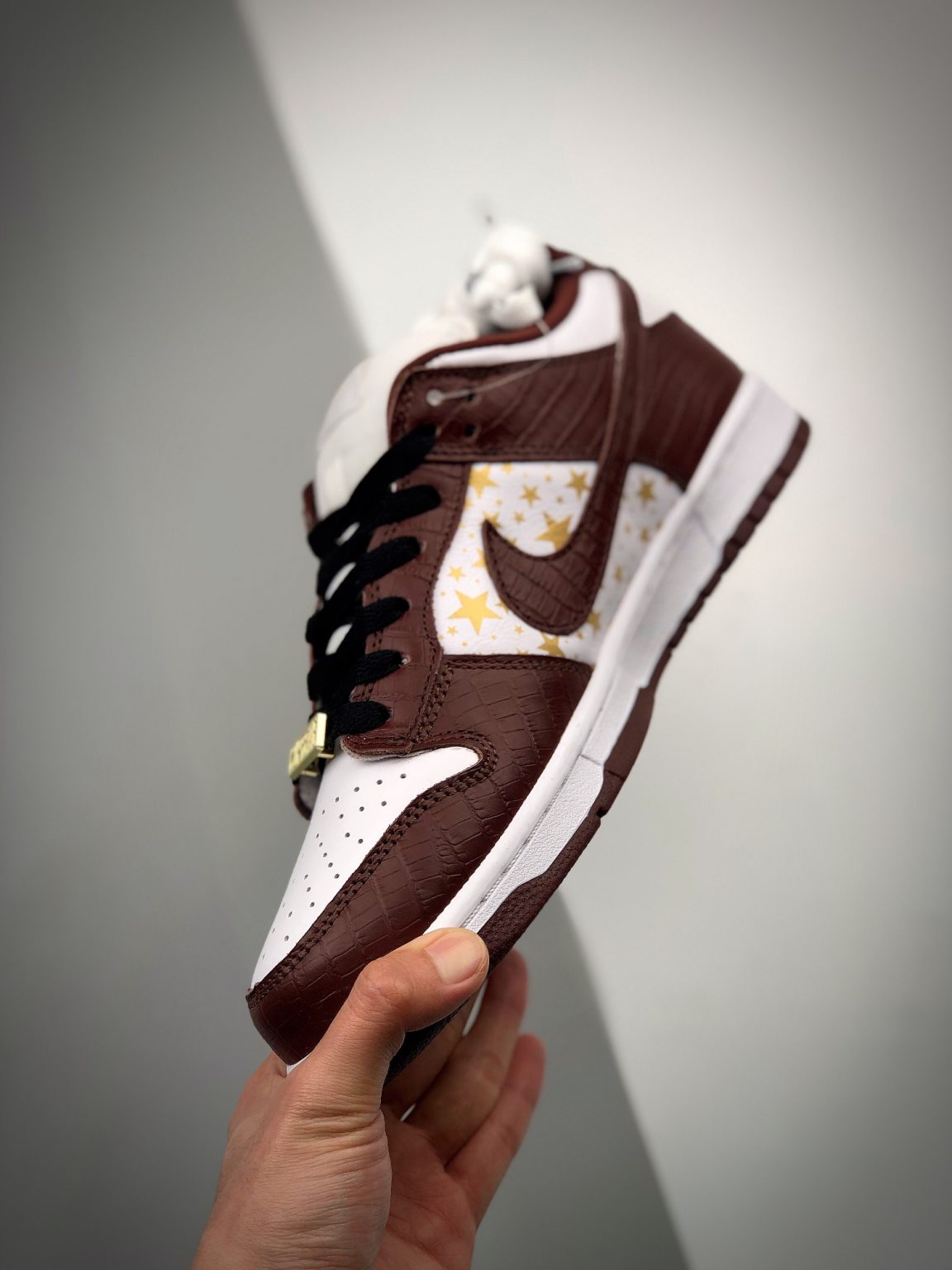 Supreme x Nike SB Dunk Low Stars Barkroot Brown For Sale – Sneaker Hello