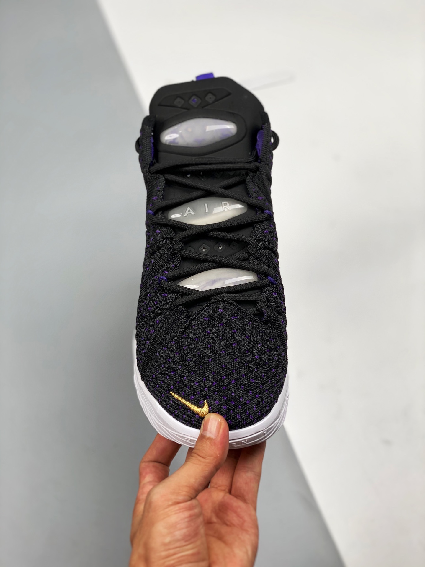 Sneakers Release – Nike LeBron 18 “Lakers” Black/Metallic  Gold/Court Purple